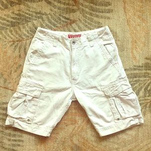 Levi’s Cargo Shorts Waist Size 32